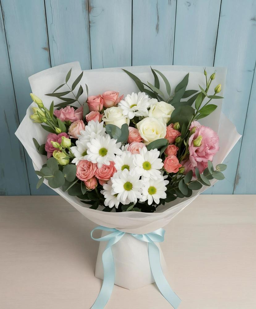 Букет цветов из: Розы, Лизиантусы и Хризантемы в Яблочном