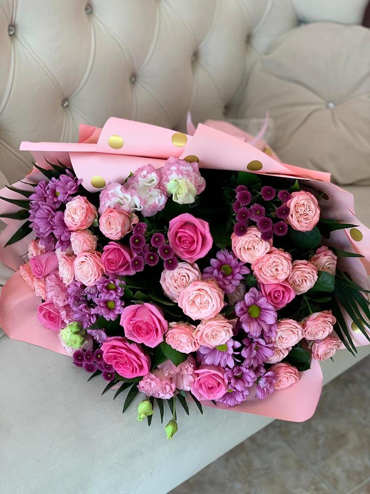 Букет цветов из: Хризантемы, Розы и Лизиантусы в Яблочном