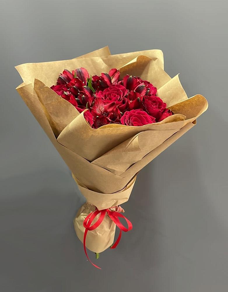 Букет цветов из: Альстромерии и Розы в Яблочном