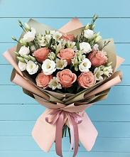 Букет цветов из:  Розы, Альстромерии и Лизиантусы в Яблочном