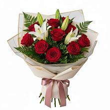 Букет цветов из:  Лилии и Розы в Яблочном