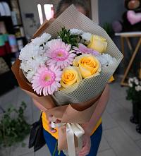 Букет цветов из:  Герберы, Розы и Хризантемы в Яблочном