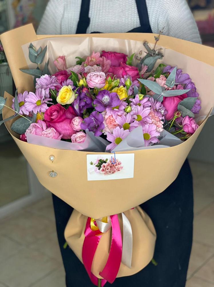 Букет цветов из: Хризантемы, Гвоздики и Альстромерии в Яблочном