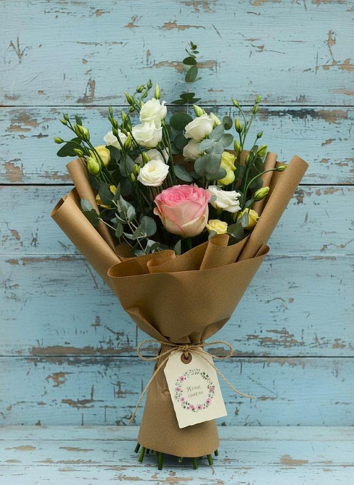 Букет цветов из: Розы и Лизиантусы в Яблочном