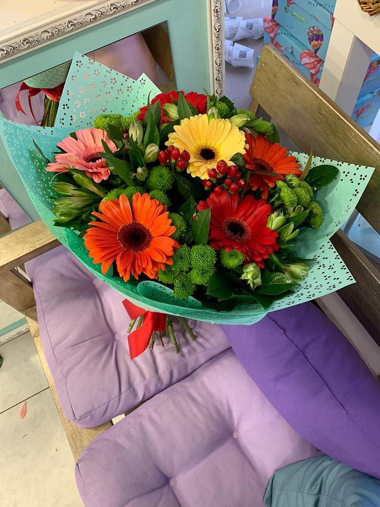 Букет цветов из: Герберы, Хризантемы и Альстромерии в Яблочном