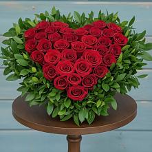 Цветочная композиция из Розы в виде сердца в Яблочном