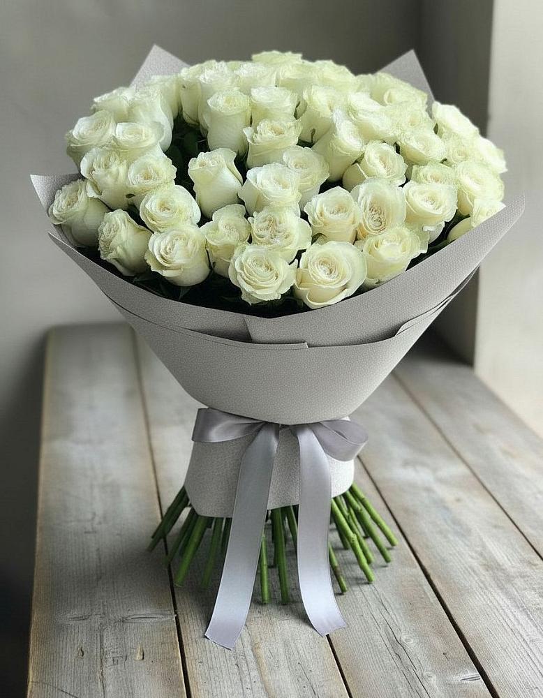 Букет 35 Белых роз в Яблочном