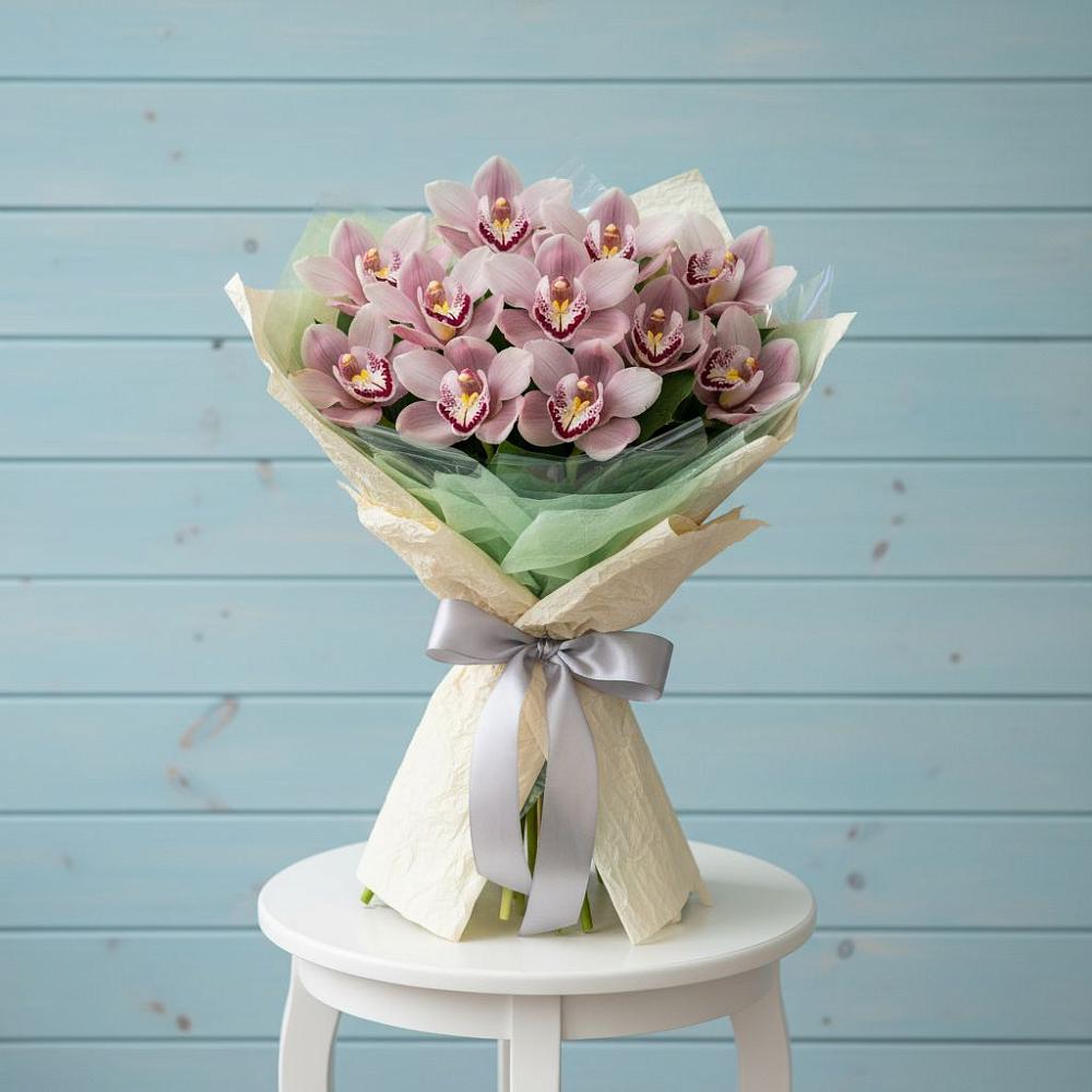 Букет цветов из: Орхидеи и Розы в Яблочном