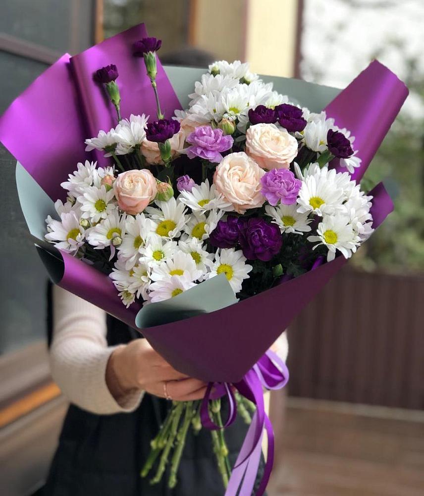 Букет цветов из: Хризантемы, Гвоздики и Розы в Яблочном