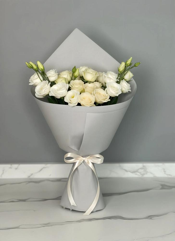 Букет цветов из: Розы и Лизиантусы в Яблочном