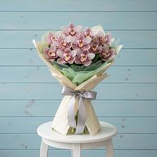 Букет цветов из:  Орхидеи и Розы в Яблочном