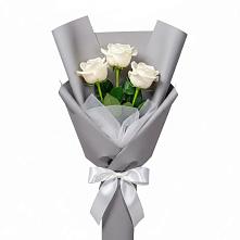 Букет 3 белые розы #REPLACE_PRED# Яблочном