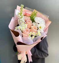 Букет цветов из:  Хризантемы и Розы в Яблочном