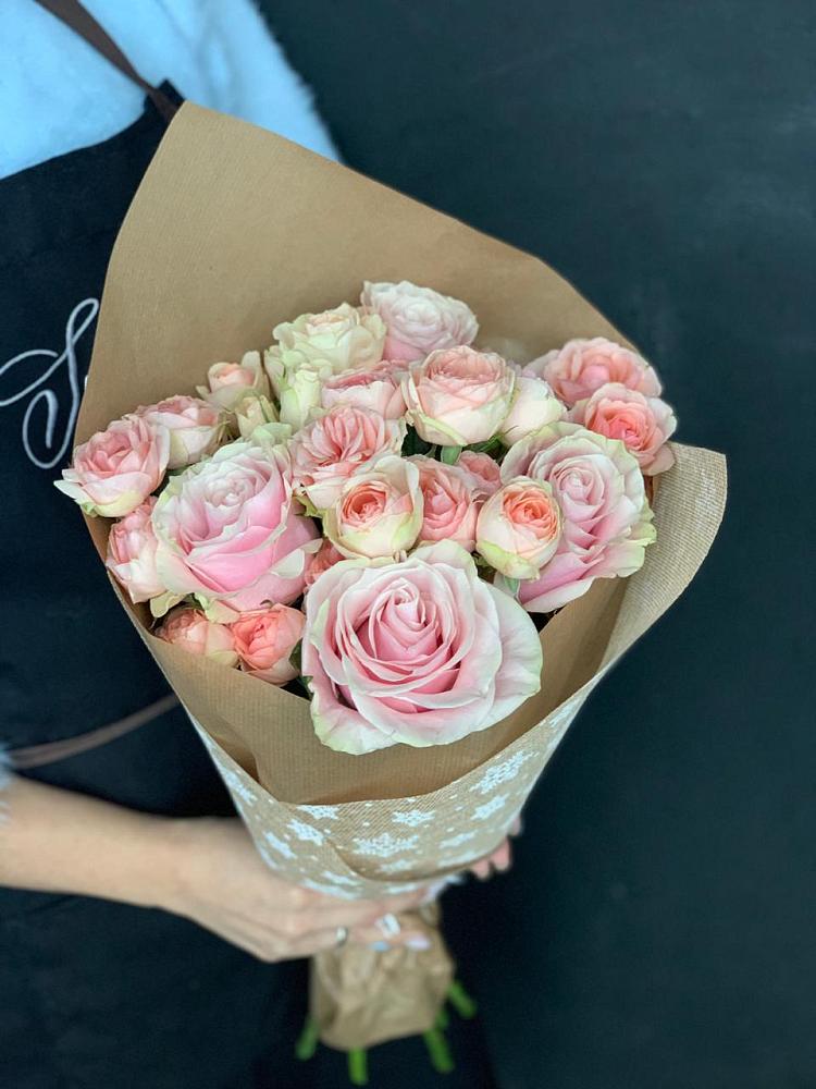 Букет цветов из: Хризантемы и Розы в Яблочном