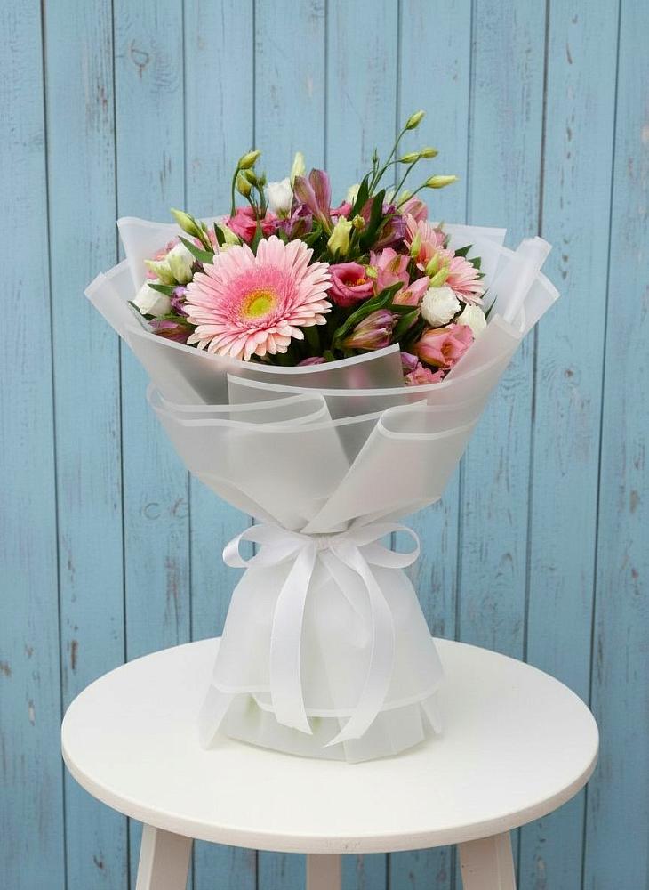 Букет цветов из: Герберы, Альстромерии и Лизиантусы в Яблочном