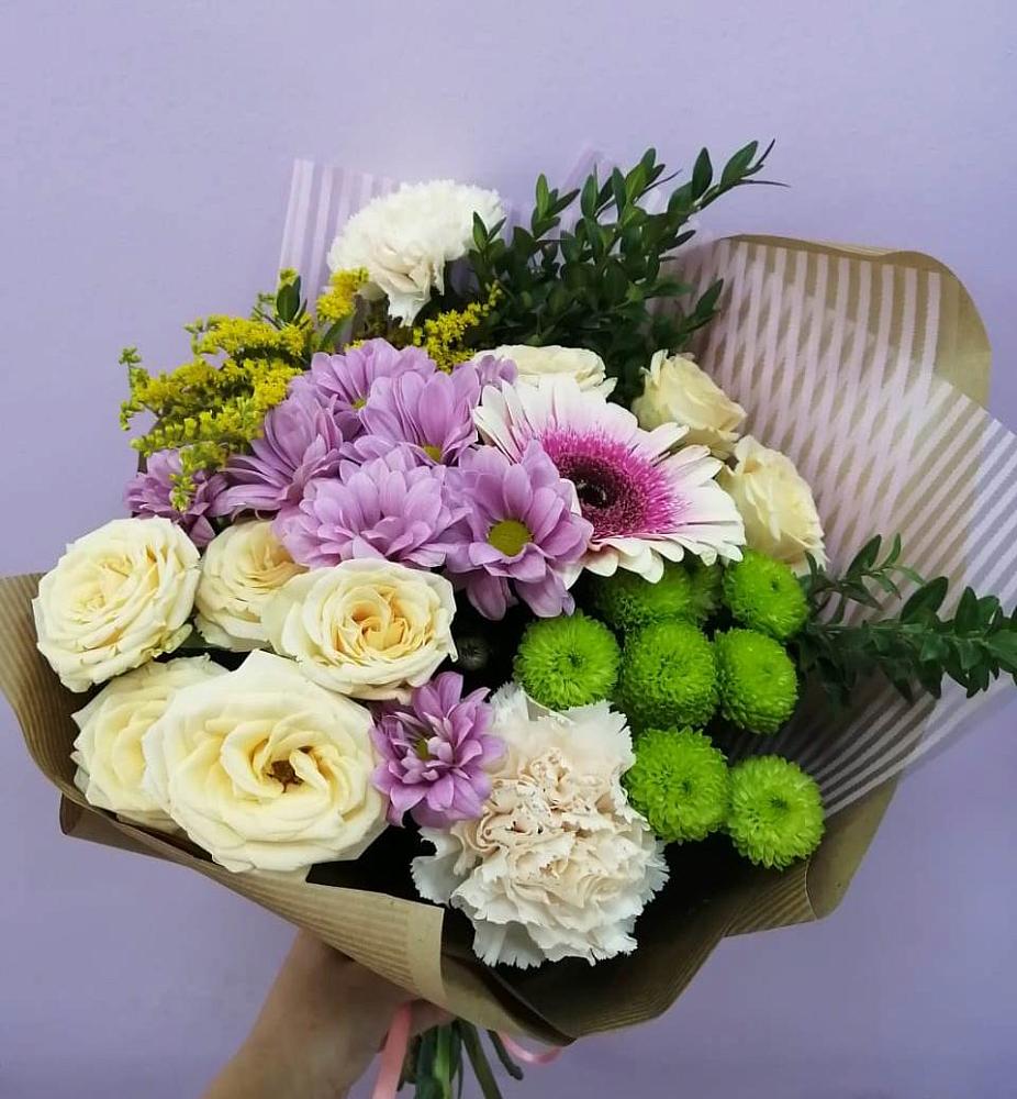 Букет цветов из: Хризантемы, Розы, Гвоздики и Герберы в Яблочном