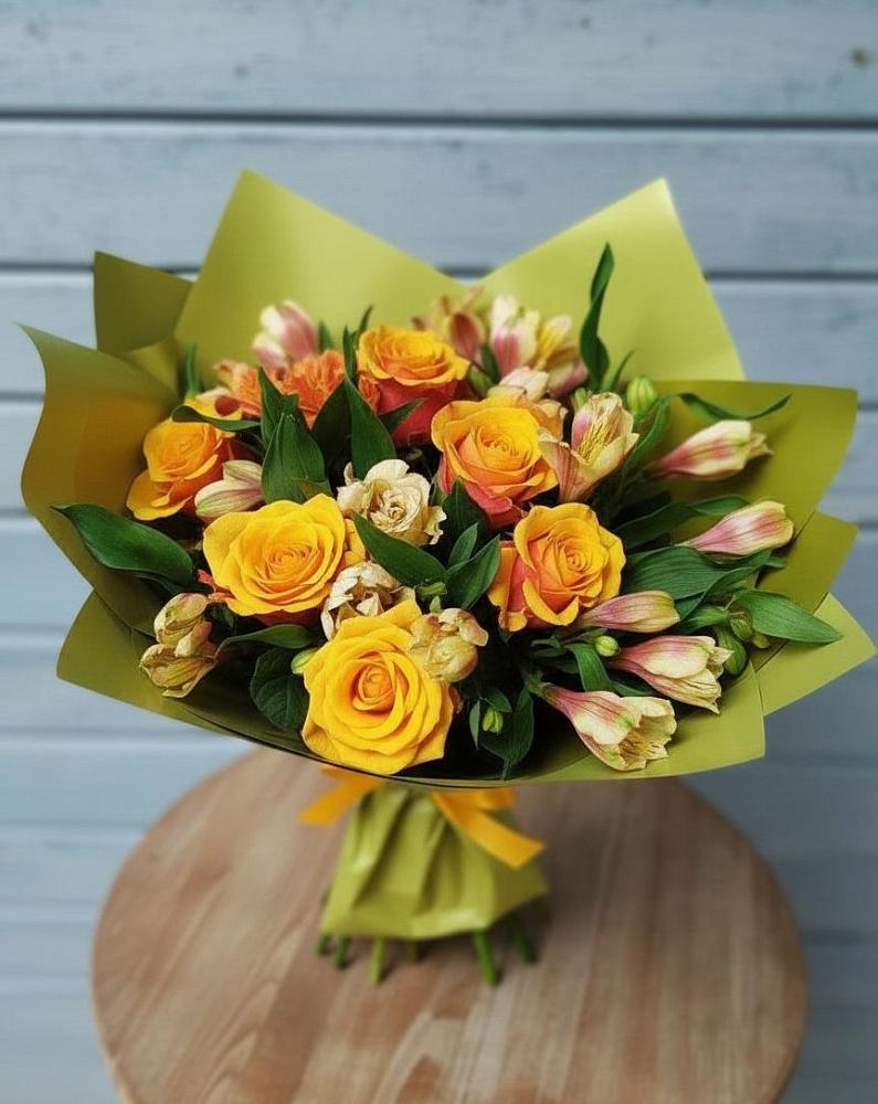 Букет цветов из: Альстромерии и Розы в Яблочном