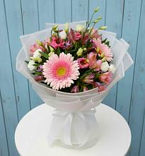 Букет цветов из:  Герберы, Альстромерии и Лизиантусы в Яблочном