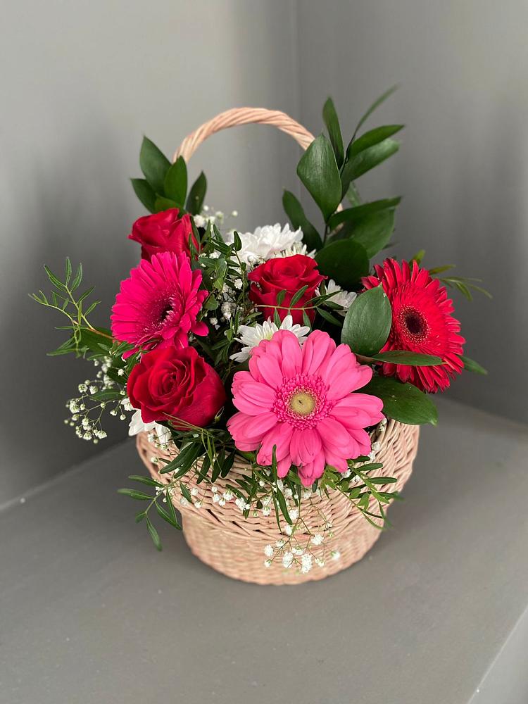 Цветочная композиция из Розы, Хризантемы и Герберы в корзине в Яблочном