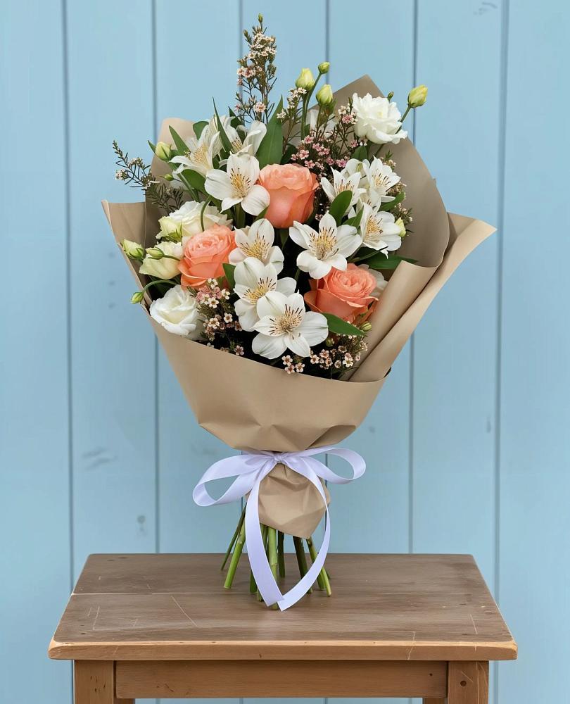 Букет цветов из: Альстромерии, Лизиантусы, Розы и Хризантемы в Яблочном