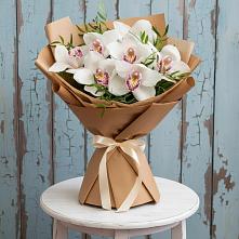 Букет цветов из:  Орхидеи и Розы в Яблочном