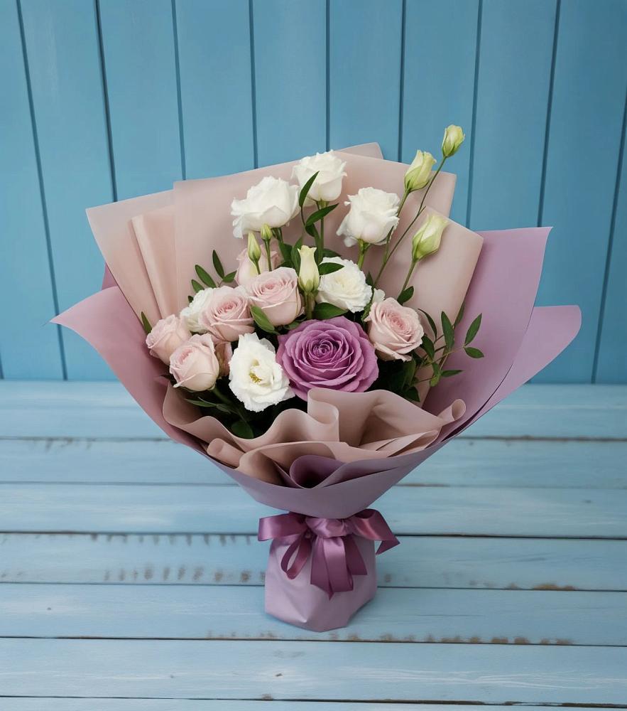 Букет цветов из: Розы и Лизиантусы в Яблочном